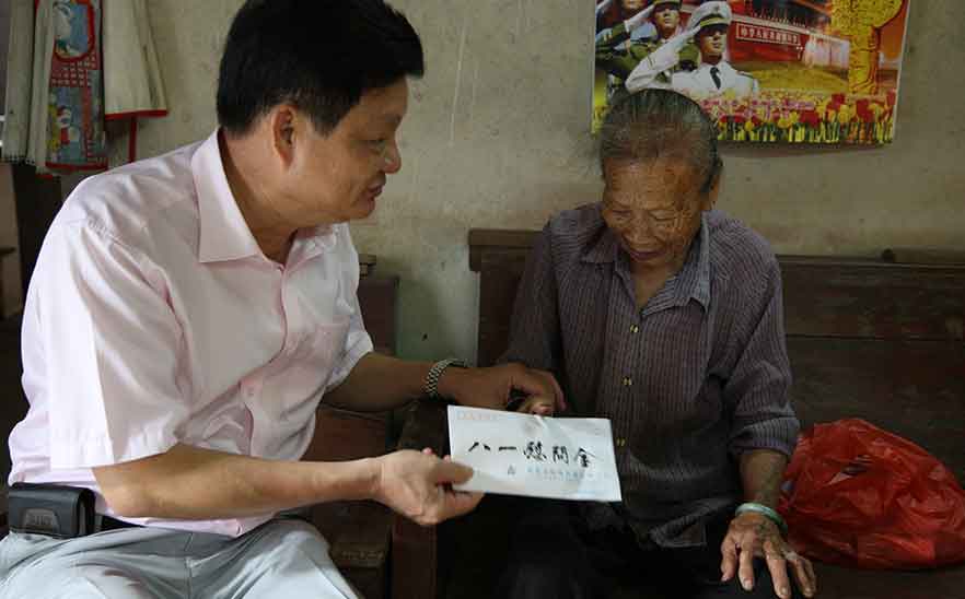 11年，陳橋頓慰問(wèn)烈軍屬?gòu)堖B友、張運(yùn)興、張新娣等
